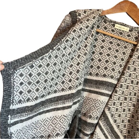 Abercrombie & Fitch hooded cardigan. Size small - Picture 2 of 10